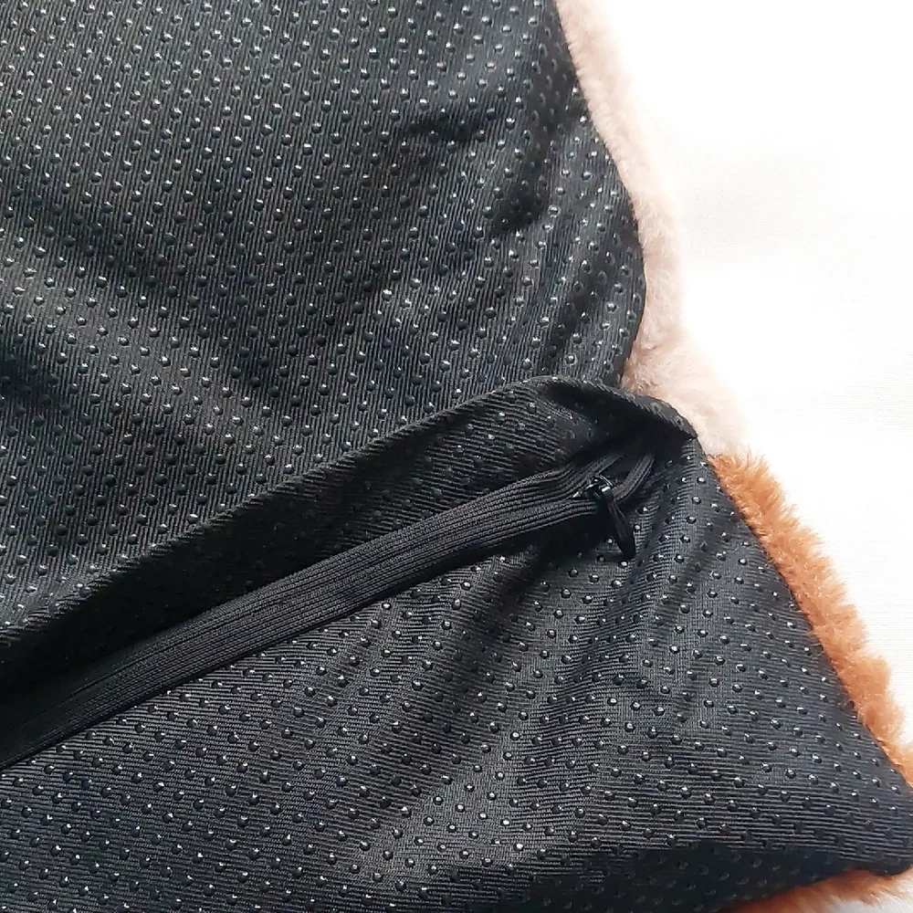 Plush Dog Blanket with‎ Brown Accents